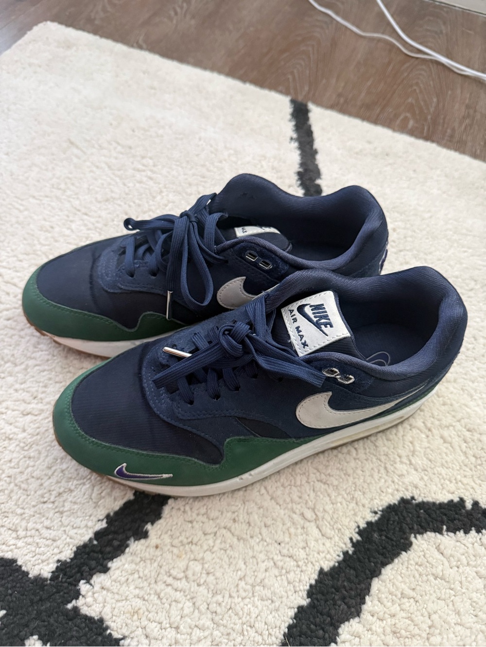 Nike Navy and Green Air Max Casual Sneakers